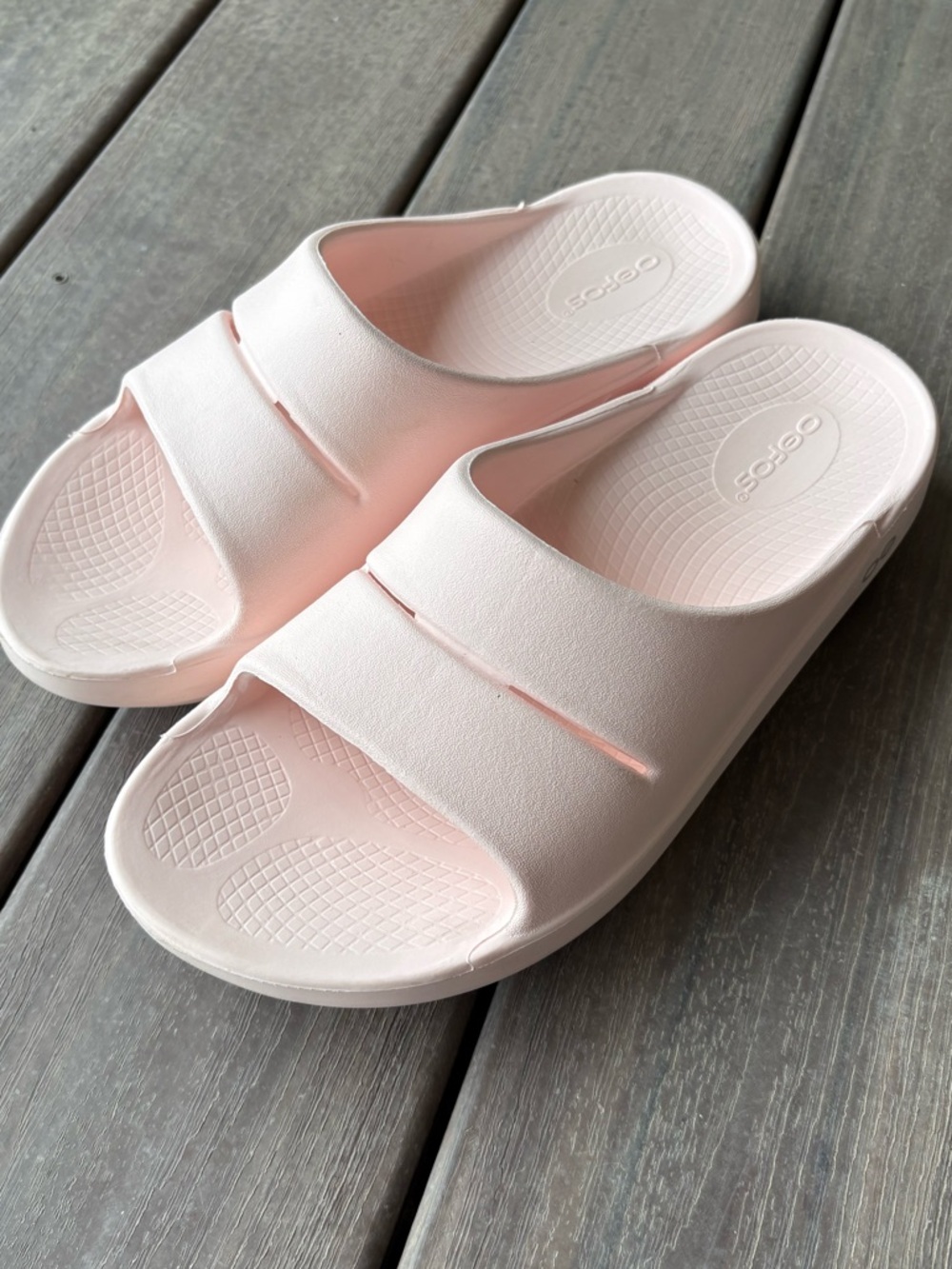 OOFOS Women's Slide Sandals in Pale Pink